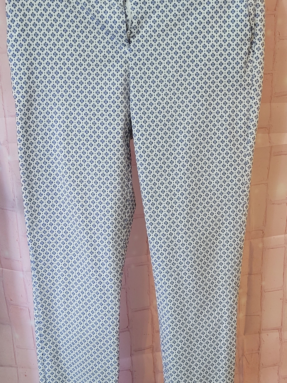 Cynthia Rowley White Pants with Navy Geo Print Size 6